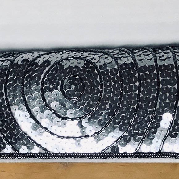 Elegant gray evening purse, satiny and sequined - Picture 3 of 4